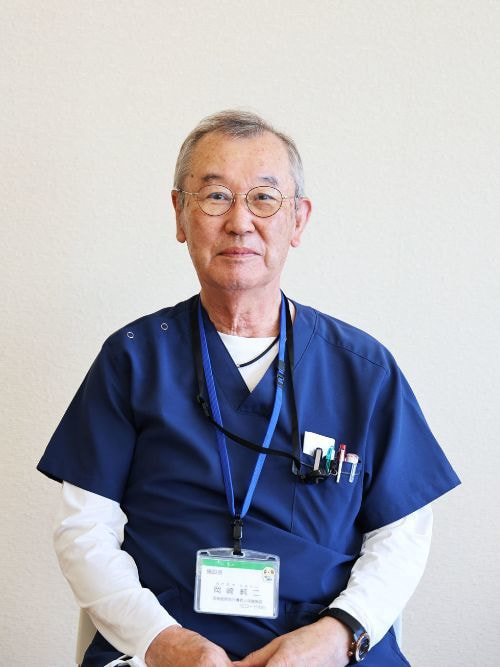 施設長　岡崎 純二